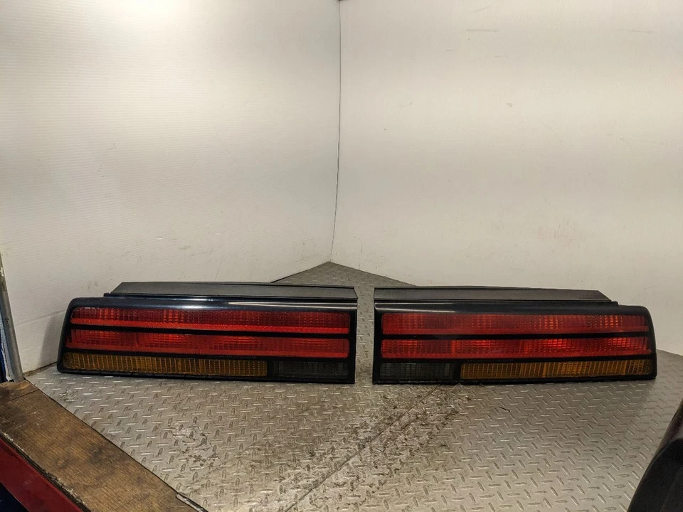 86- 92 Pontiac Firebird Tail Light SET LH RH OEM 1177525 - Image 2 of 4