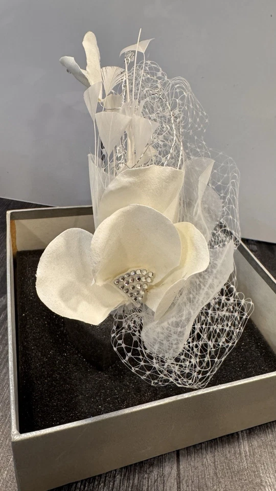 faixa de cabeça branca Davids Bridals - Imagem 4 de 4