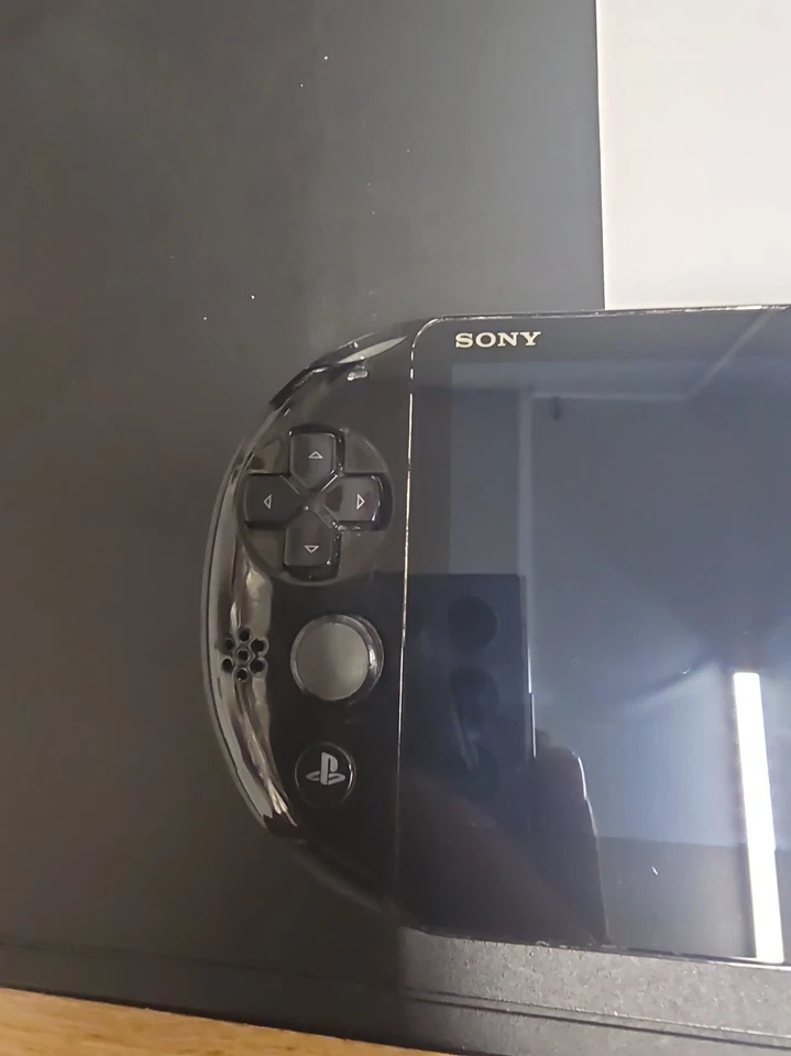 Sony PlayStation Vita, photo 3 of 5