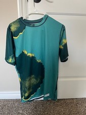 BURTON LIGHTWEIGHT BASE LAYER T-SHIRT. SIZE MED