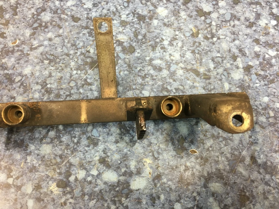 Riel de combustible Porsche 924S 944 8 V N/A (1986-1989) 94411008008 - Imagen 4 de 4