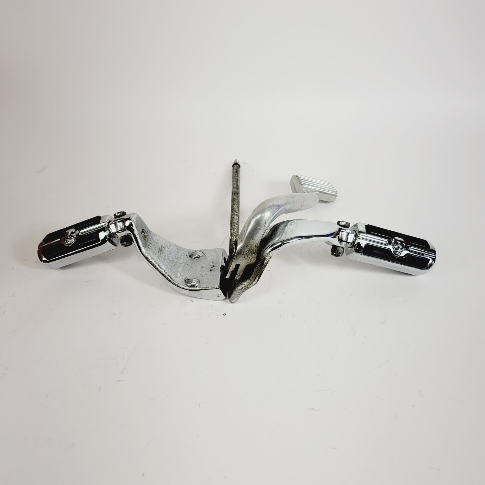 Genuine 199117 Harley Dyna OEM Forward Mid Control Brake Pedal & Mount