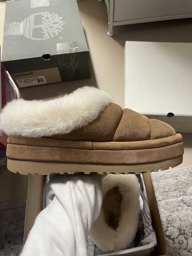 Women’s Uggs Tazzlita Size 10