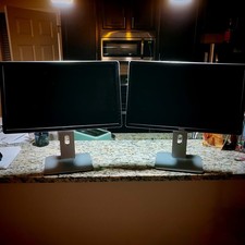 Lot of 2 Dell Monitors   Power On Tested   No Video Cables / No Power Cords