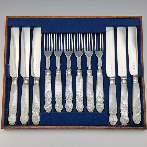 Cubiertos de postre con mango de nácar tallado antiguo británico alrededor de 1860 6 pares - Imagen 1 de 10