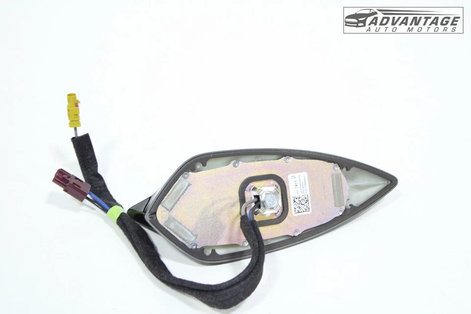 Chevrolet Blazer 2019-2025 antena de radio montada en el techo aleta de tiburón negra OEM Foto 4 de 4