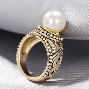 Authentic Vintage Woman Gold Plated Simulated Pearl Shell Band Ring Pattern