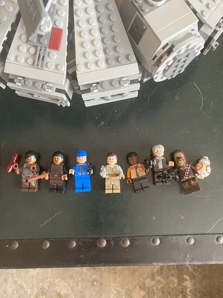 LEGO Star Wars: Halcón Milenario (75105) Juego 100% Completo Construido Retirado Foto 2 de 4