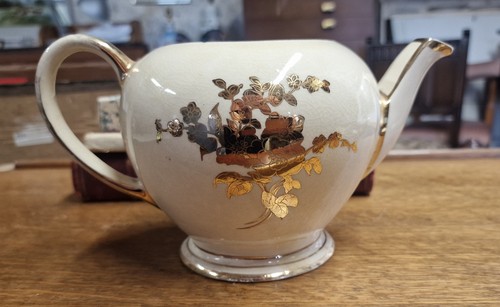 Vintage 1940s Sadler Gilt Floral Teapot, Cream with Gold Roses, Staffordshire (photo 7)