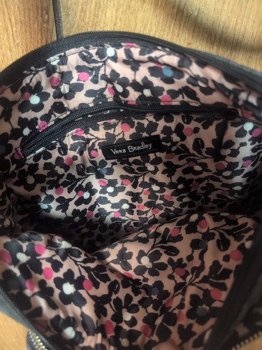 Vera Bradley gesteppte einfarbige schwarze mittelgroße Handtasche Schultertasche einzelner Riemen Nieten - Bild 4 von 9