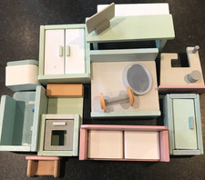 Group of Wooden Toy Dolls House Furniture Items -  Ref Lot 101