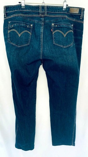 Levis Flatters and Flaunts Skinny Leg 