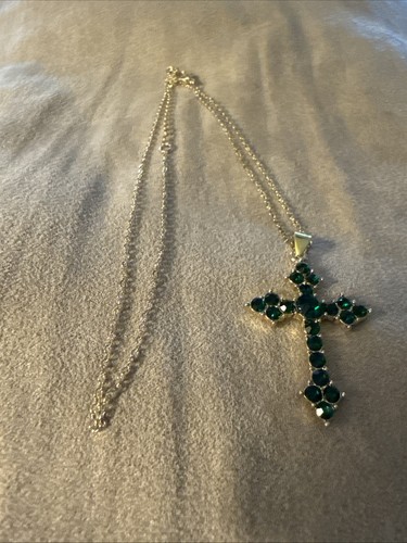 What A Beautiful Green Cubic Zirconia Stones Cross - Picture 7 of 8