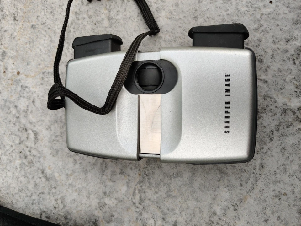 Sharper Image Fold Out Pocket Binoculars 8x18 472ft @ 1000yds - Image 4 of 4