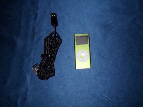 iPod 4 GB Model A1199 GREEN with Long USB Cable BUNDLE