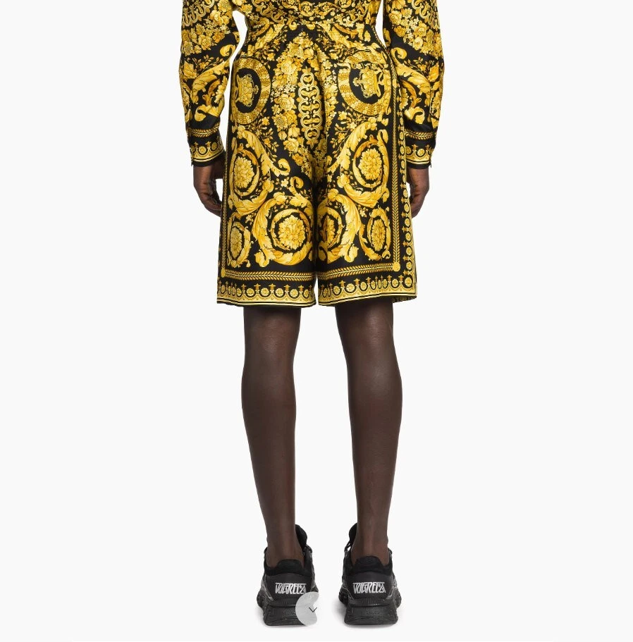 Shorts Versace Borocco estampa preta e dourada 100% seda tamanho 30-40, 46-56 US$ 1.295 novo com etiquetas - Imagem 4 de 4