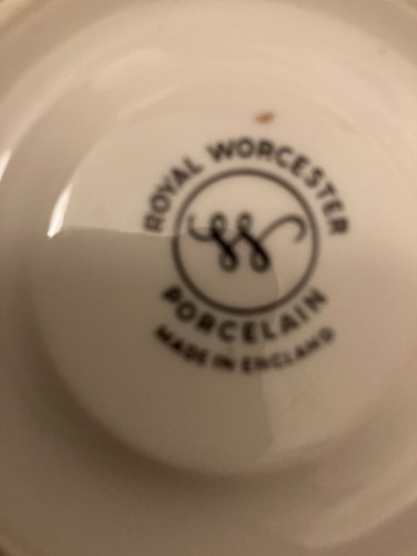 Vintage Set 5 Royal Worcester Strawberry Fair Gold Edge Coffee Cups & saucers - Picture 10 of 15