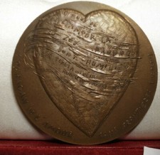 rare Heart shaped bronze french ART MEDAL MOTHER TERESA NOBEL PEACE PRIZE INDIA