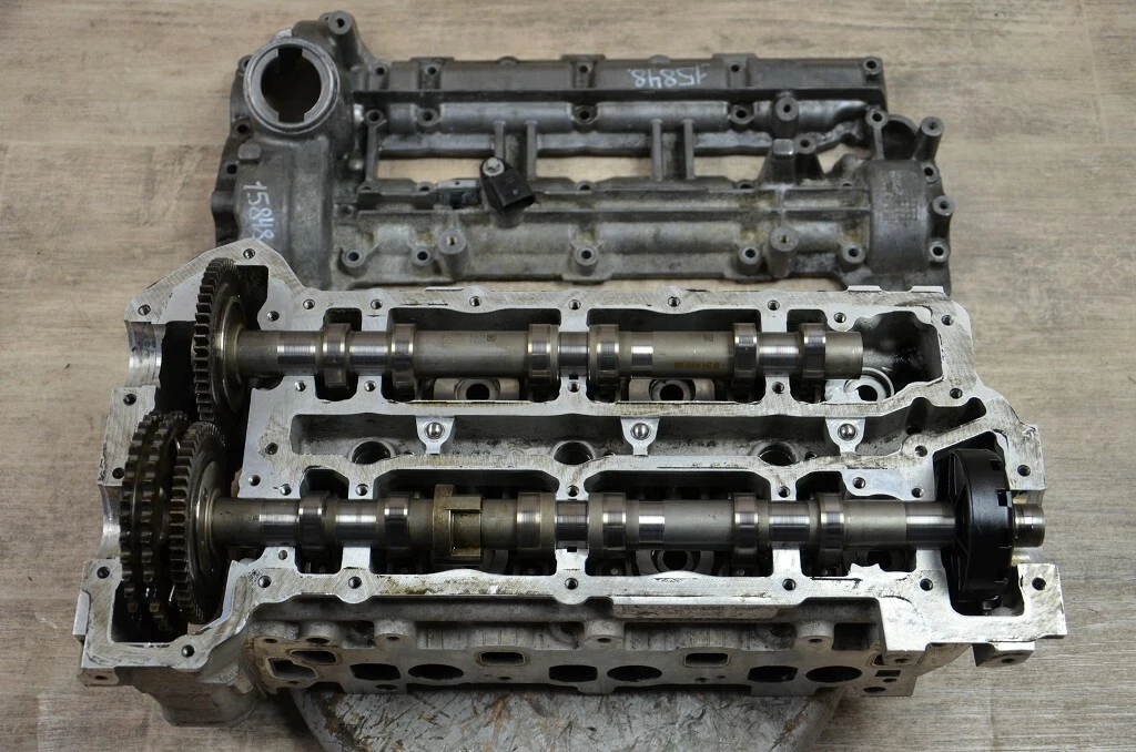 Mercedes Benz 350CDI OM642.850 Zylinderkopf Nockenwellen rechts 