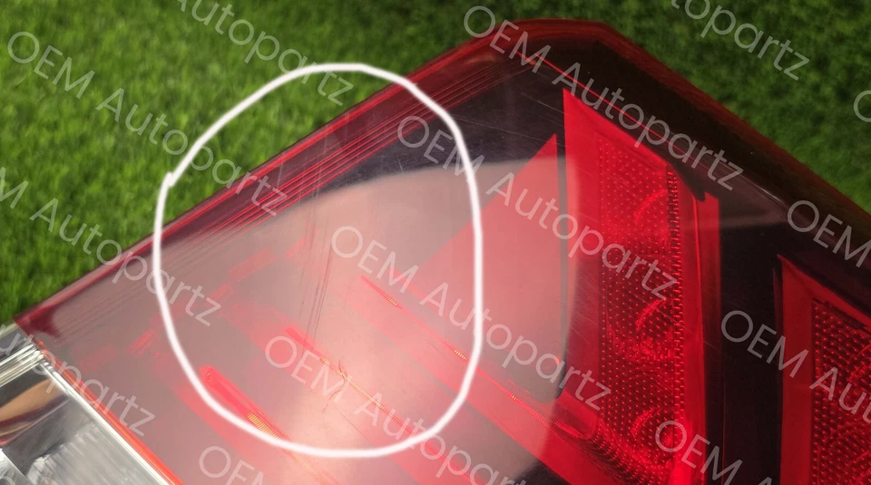 LUZ TRASERA LEXUS LS460 LS460L 2013-2017 lado derecho (lado del pasajero) LED fabricante original usada Foto 4 de 4