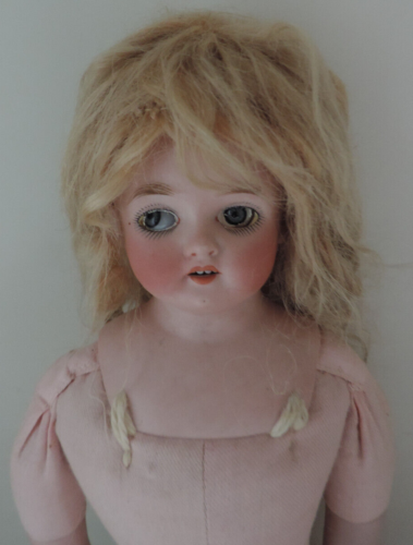 C.F. Kling,Nr. 377,Porzellanpuppe,Brustblattkopfpuppe,Stoffkörper,L ca.40 cm - Bild 7 von 8
