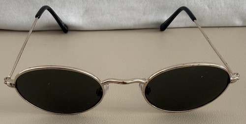 Cubus Oval Sunglasses Gold Tone Metal Frame Dark Lenses Retro Y2K Cat 3