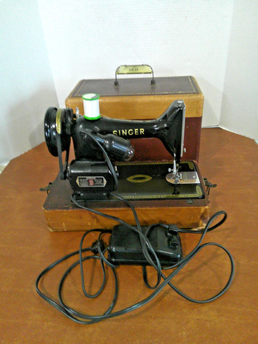 Singer Sewing Machine Vintage 99K Great Britain 1955 with Wooden Case Repair