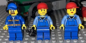 Lego 60020 City Cargo Truck Set With Minifigures Manuals