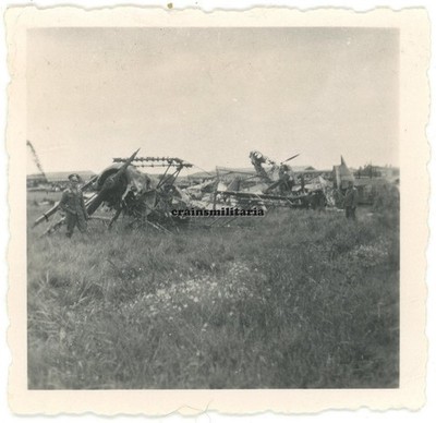 Orig. Foto franz. Flugzeug Wrack zerstörte Flugplatz ROCHEFORT Frankreich 1940