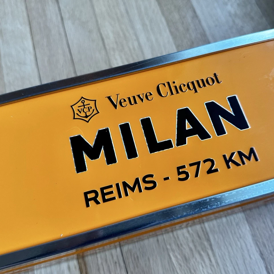Veuve Clicquot Milan Caja de Metal de Estaño con Tapa Embalaje de Regalo Coleccionable Foto 2 de 4
