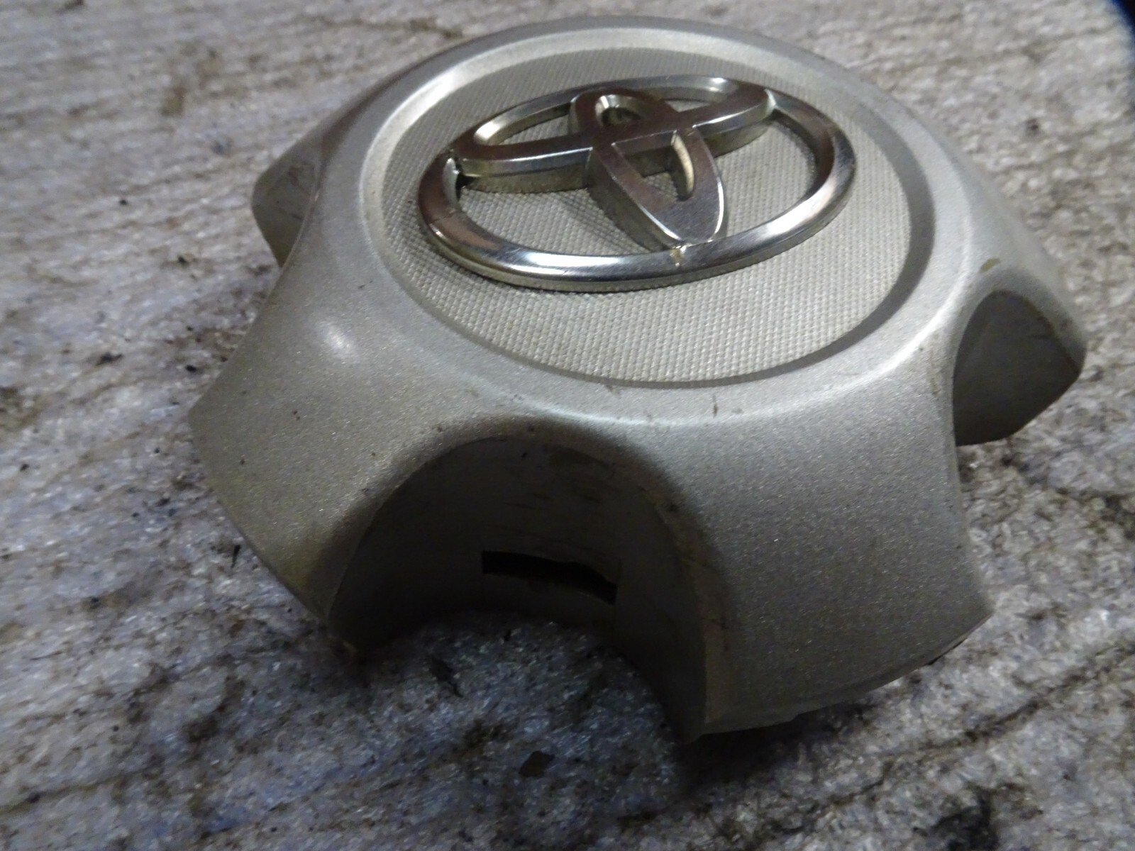2006 2014 TOYOTA RAV4 OEM ALLOY WHEEL SILVER CENTER CAP 4260B 0R020 