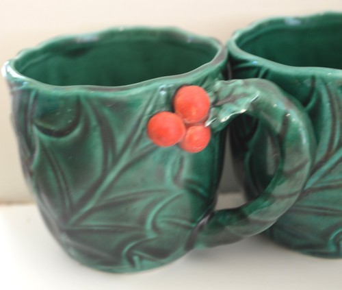 Vintage Lefton Green Holly Berry Christmas Punch Mugs set of 4 - Picture 2 of 3