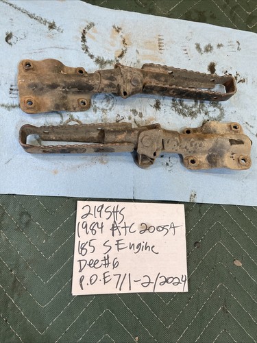 1984 Honda ATC 200 S foot pegs foot rests 219 - Picture 10 of 11