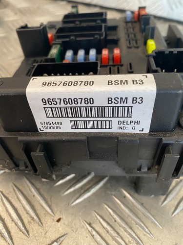 Boitier Fusible BSM - PEUGEOT 206 1.4L HDI 70CH - Réf : 9657608780 - Picture 3 of 4