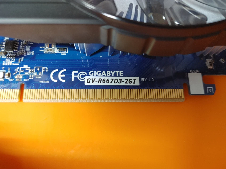 Gigabyte AMD Radeon HD 6670 GV-R667D3-2GI 2GB HDMI VGA DVI Video Graphics Card - Image 4 of 4