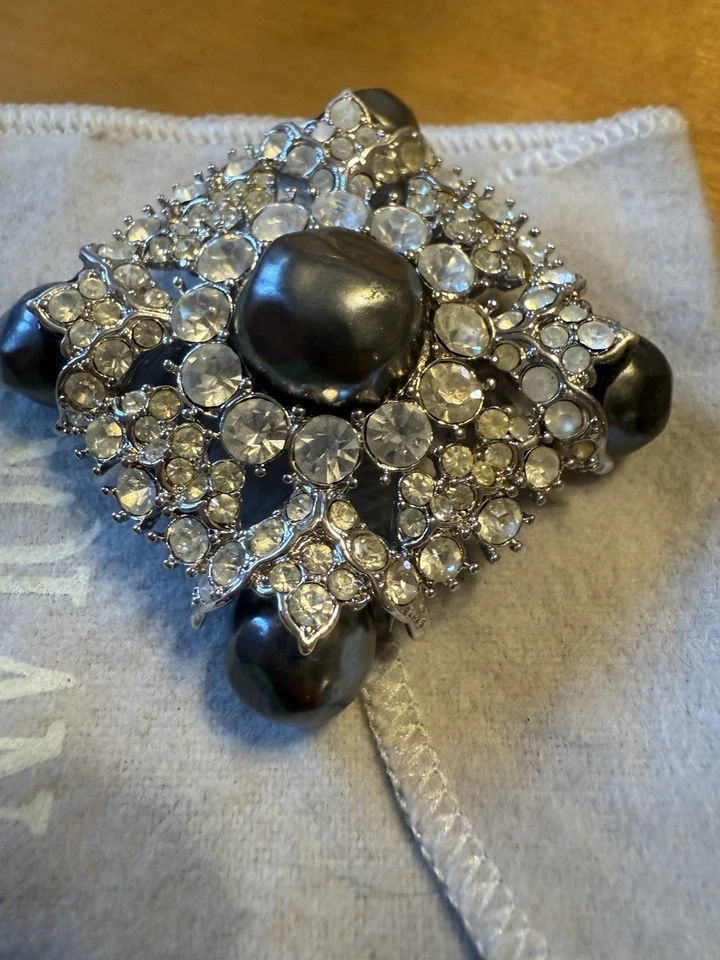 De colección RARO! Prendedor barroco Nolan Miller tono plata estrás y perla gris #132 Foto 3 de 4