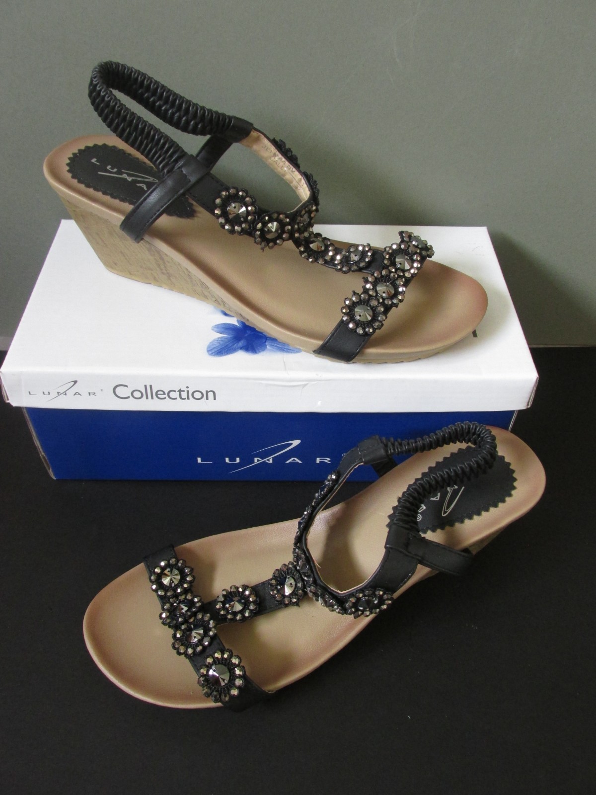 Sandalia con cuña Lunar para mujer 'Cally' negra talla 6
