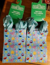 Sesame Street Bundle - 1 Easter Greeting Card & 1 Package(13ct)Treat Party Bags