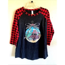 Boutique Country Christmas Truck Barn Holiday Graphic Raglan Tshirt Medium NEW