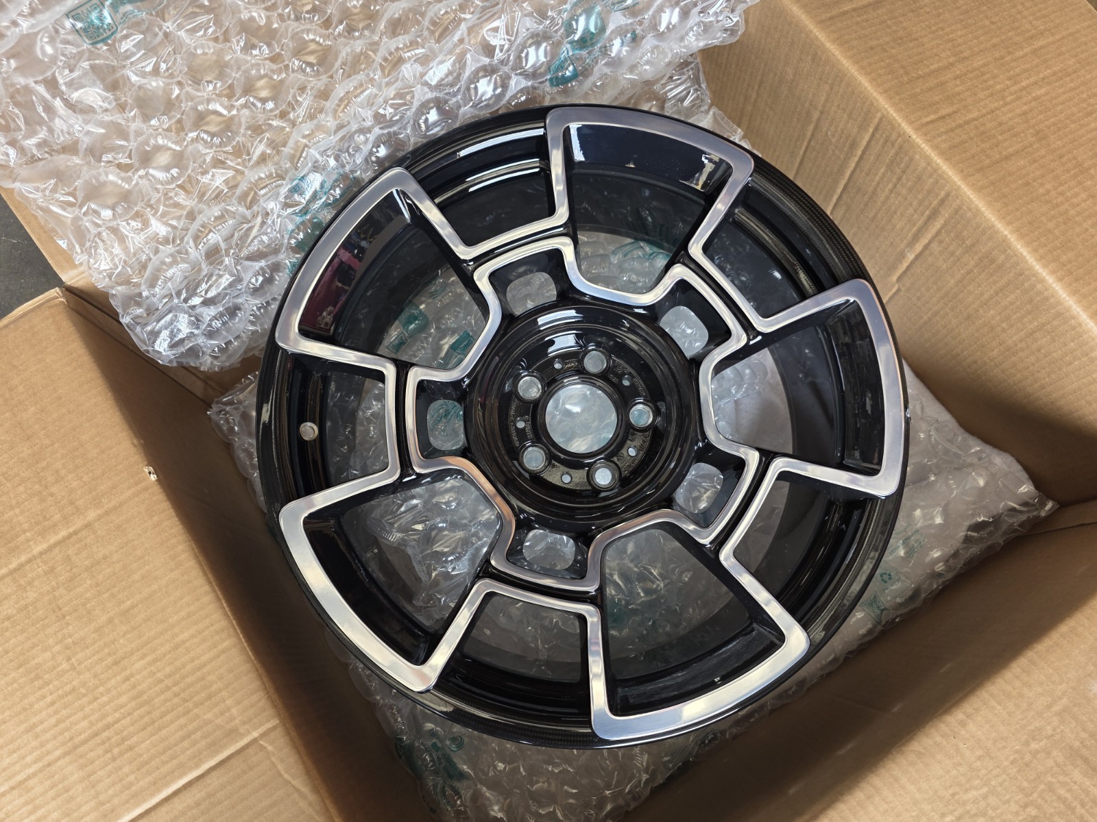 ROLLS ROYCE GHOST WRAITH DAWN CARBON FIBER FRONT WHEEL RIM 21X8.5 OEM 