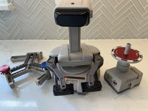 Nintendo NES ROB Robot Robotic Operating Buddy R.O.B. with Accessories