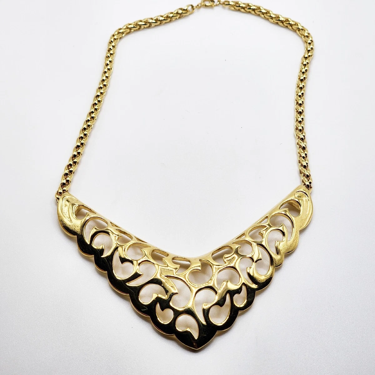 Vintage TRIFARI Gold Tone Collar Necklace V Neck 16
