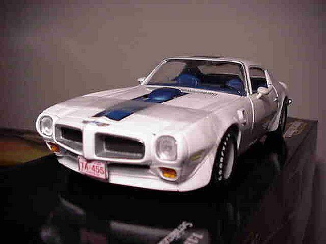 ミニカー ERTL 1/18 1972 PONTIAC TRANS AM Ertl 1:18 Pontiac Firebird Trans AM Year 1972 red / white