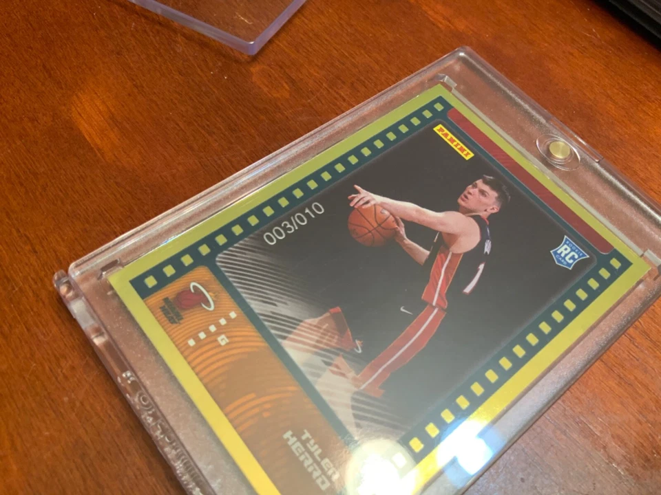 TYLER HERRO RC GOLD FOIL ROOKIE #/10 - 2019-20 Panini Sticker & Card Collection - Image 2 of 4