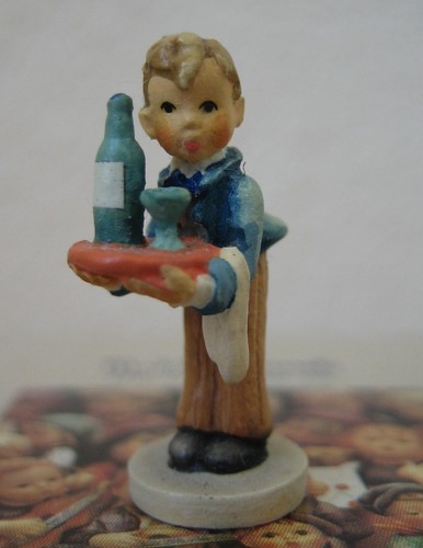 Olszewski Miniature Figurine "WAITER" 263-P Goebel Hummel FIRST EDITION MIB T665 - Picture 3 of 6