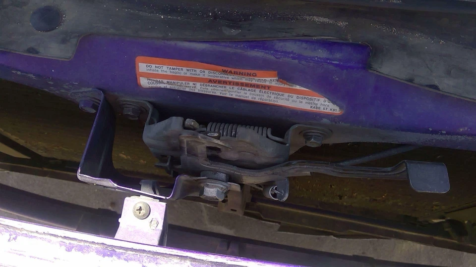 Conjunto de pestillo de capó Ford Escort 1991-1996 con soporte OEM Foto 3 de 4