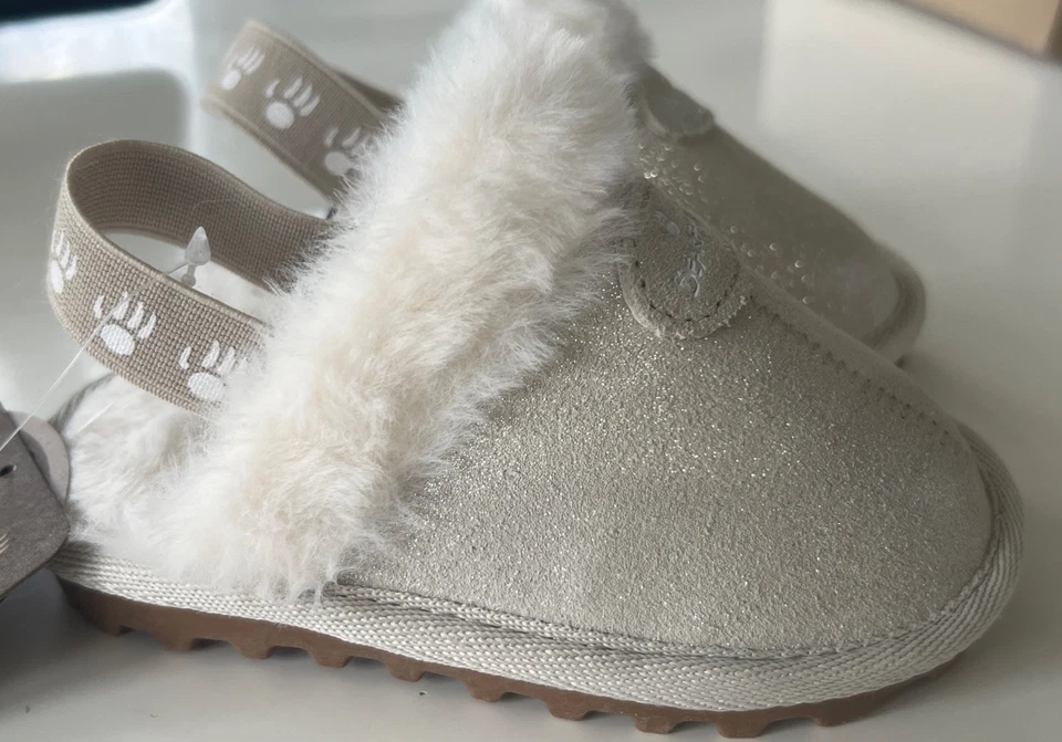 BEARPAW Bebé Niño Pequeño Sin Cordones Acogedores Zapatos Botas Champagne Talla 6 Cuero Imitación Piel Foto 2 de 4