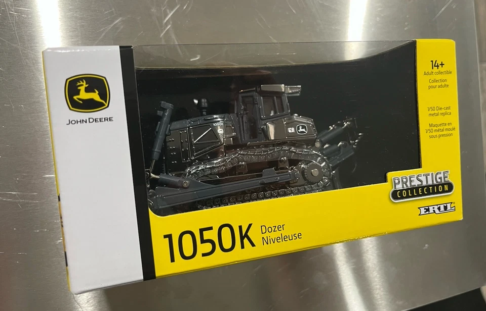 1/50 John Deere Prestige Collection 1050K Dozer Black Chrome Chase Unit LP53364 - Image 2 of 4