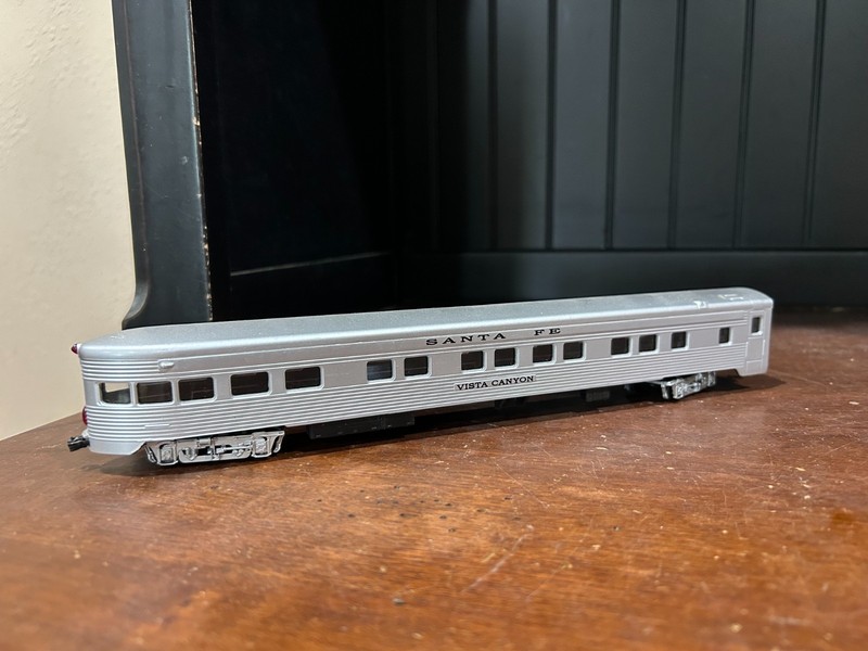 HO Scale IHC Santa Fe ATSF observation passenger Vista Canyon
