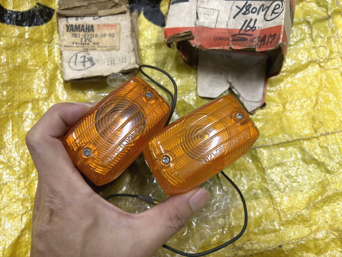 Yamaha V50 V75 V80 V90 Y80 L/R Front Flasher Winker NOS 3E1-83310